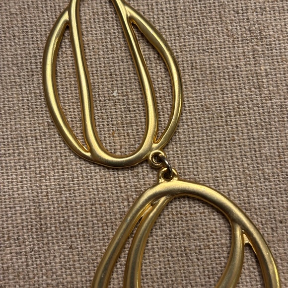 Matte Gold Geometric Oval Jewelry Set - Necklace & Earring Set - Picture 5 of 12